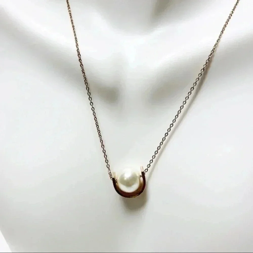 SINGLE Floating Pearl Necklace